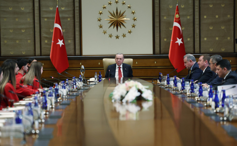 Cumhurbaşkanı Erdoğan, çeşitli branşlardan başarılı sporcuları kabul etti