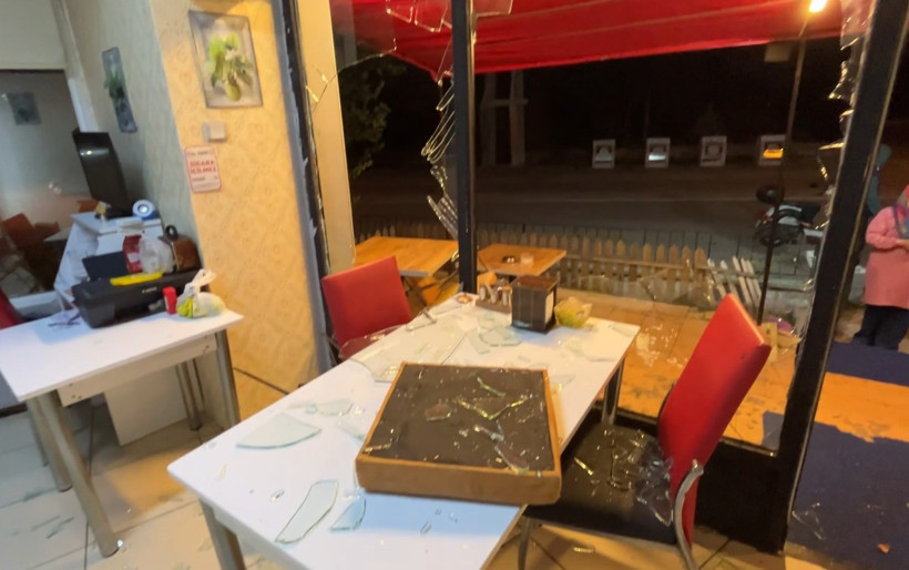 Dönerciye sopalı ve sandalyeli saldırı! Anbean kaydedildi: Yaralı var - Resim : 3