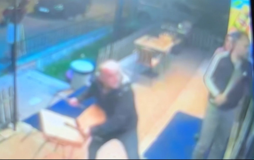 Dönerciye sopalı ve sandalyeli saldırı! Anbean kaydedildi: Yaralı var - Resim : 2