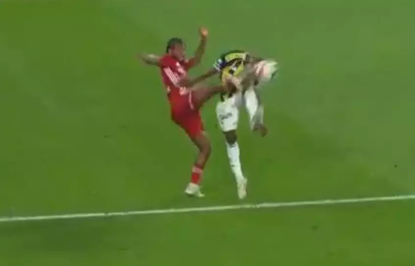 Fenerbahçe’de penaltı krizi! Verilen karar doğru mu? İşte o an... - Resim : 2