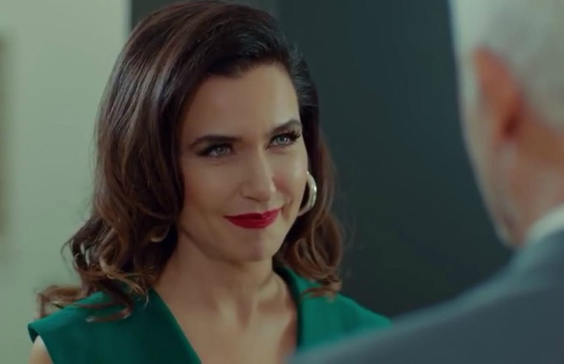 Yasak Elma'daki öpüşme sahnesini Şevval Sam mı sansürletti?