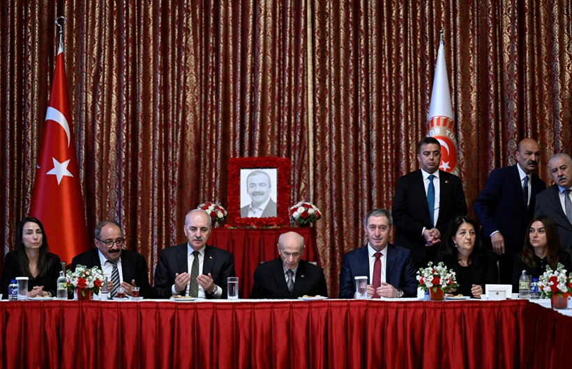 Devlet Bahçeli Sırrı Süreyya Önder'e Böyle Veda Etti! Fotoğrafını Görünce Bunu Yaptı...