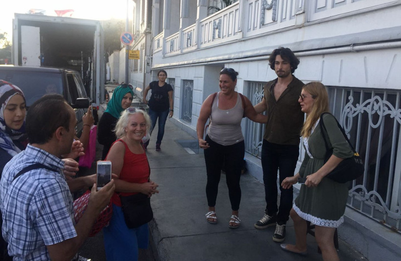 Fazilet Hanım ve Kızları setinde Alp Navruz'un zor anları