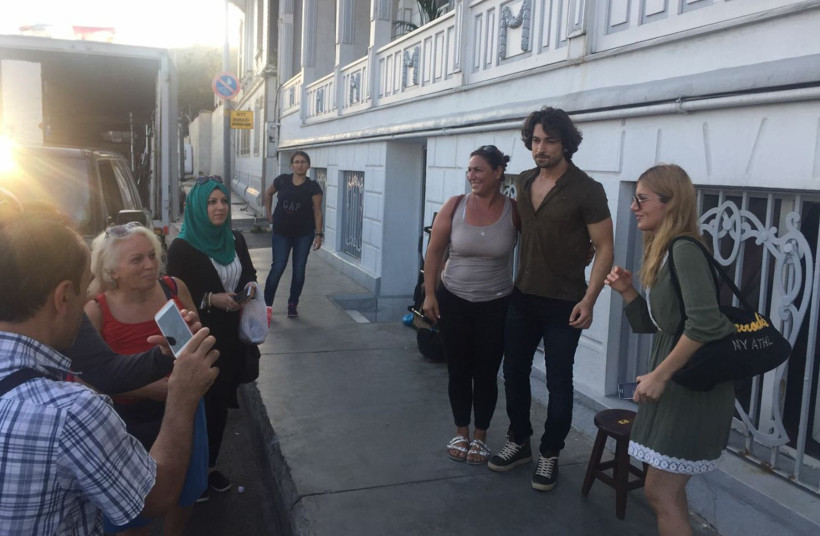 Fazilet Hanım ve Kızları setinde Alp Navruz'un zor anları - Resim : 2