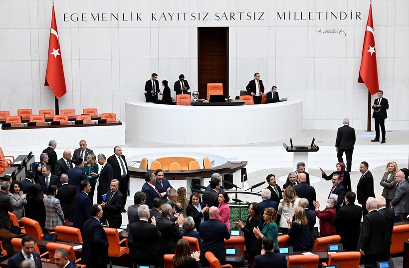 AYM'nin Can Atalay kararı Meclis'te okundu. AK Parti, Gülizar Biçer'in Meclis Başkanvekilliği görevinden alınmasını talep etti - Resim : 4