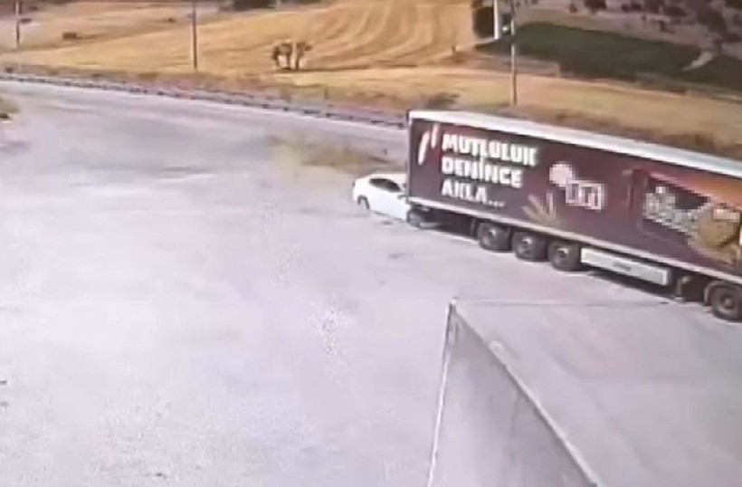Manisa'da feci kaza: Baba ve 3 çocuğu hayatını kaybetti