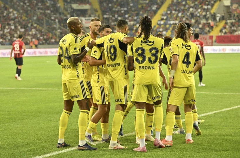 Fenerbahçe, Gençlerbirliği'ni ilk yarıda yıktı