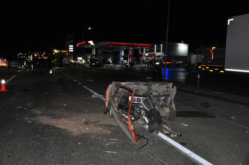 Kaza anının görüntüsü ortaya çıktı! Katliam gibi kazada araç ikiye ayrılıp, alev aldı: 1'i çocuk 5 kişi öldü! - Resim : 3