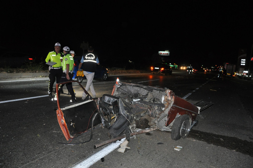 Kaza anının görüntüsü ortaya çıktı! Katliam gibi kazada araç ikiye ayrılıp, alev aldı: 1'i çocuk 5 kişi öldü! - Resim : 2