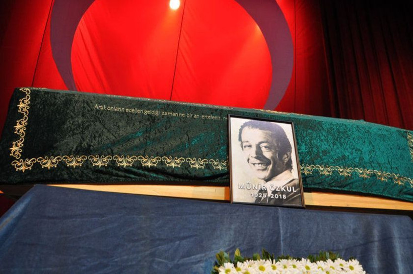 Ustaların ustası Münir Özkul son yolculuğuna uğurlandı...