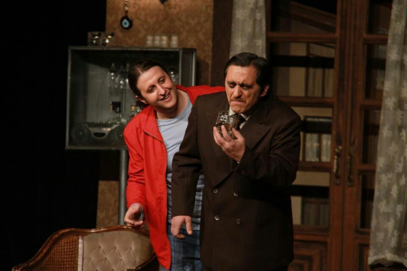 İlker Ayrık tiyatro sahnesinde!