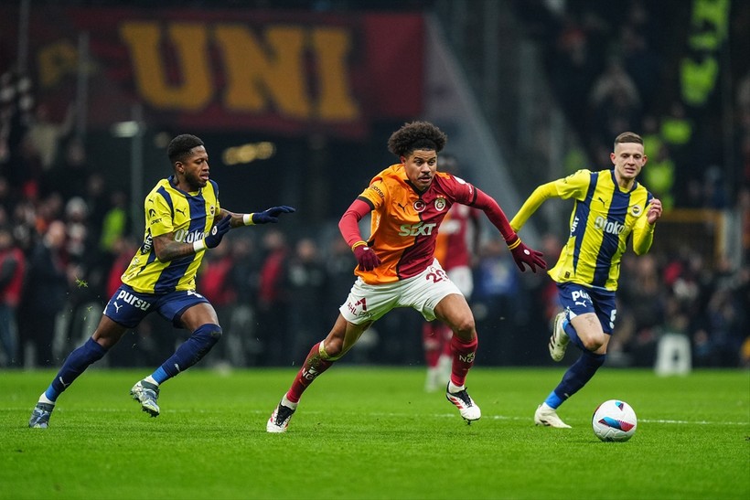 Dev derbi başladığı gibi sona erdi. Galatasaray ile Fenerbahçe birer puana razı oldu - Resim : 2