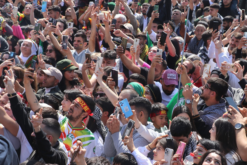 İstanbul'da Nevruz kutlaması! Tuncer Bakırhan'dan İmamoğlu'na destek: Manipülasyonlarla, gizli tanık beyanlarıyla 16 milyonun iradesi hapsedilemez