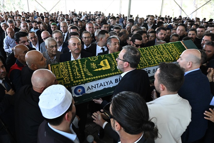 Mevlüt Çavuşoğlu'nun babası son yolculuğuna uğurlandı