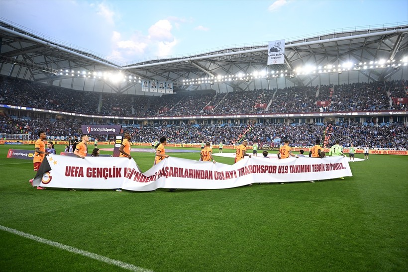 Galatasaray adım adım şampiyonluğa yürüyor! Trabzonspor karşısında goller ikinci yarıda geldi