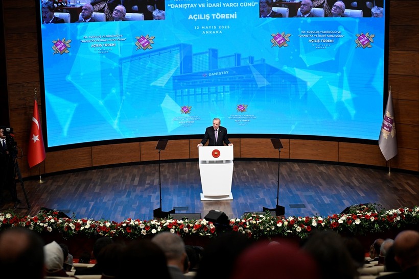 Cumhurbaşkanı Erdoğan'dan kritik açıklamalar: Kimse yargı mercilerine parmak sallayamaz.  PKK’nın kendini feshetme ve silah bırakma kararına ilişkin konuştu mu? - Resim : 2