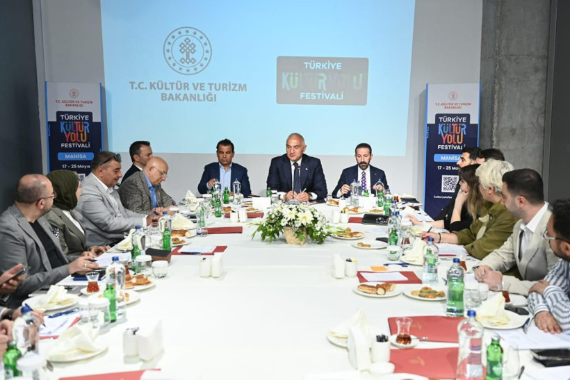 Bakan Ersoy müjdeleri peş peşe sıraladı! Türkiye’nin Kültür Ajandası belli oldu; Hakkari’ye kayak merkezi geliyor, gece müzeciliği genişliyor, halk plajları artıyor 