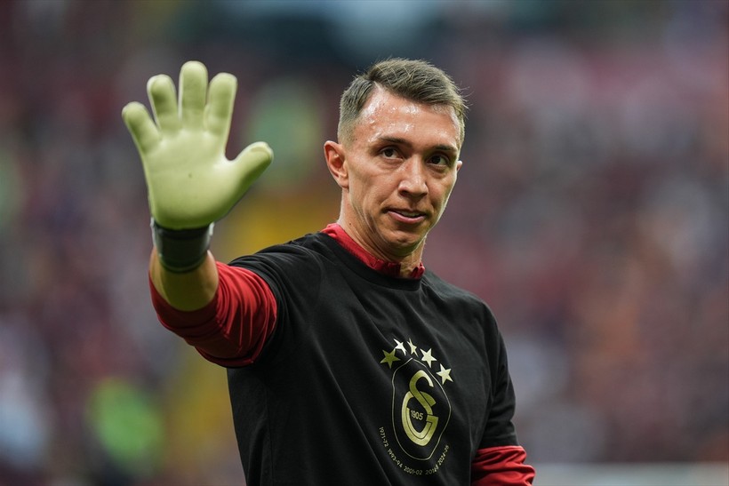 Şampiyon Galatasaray, Başakşehir karşısında ligi galibiyetle bitirdi! Muslera ve Mertens çok özel anlar yaşadı - Resim : 2