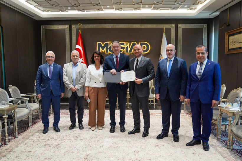 DEM Parti'den sürpriz ziyaretler! Önce MÜSİAD'a sonra TÜSİAD'a gitti