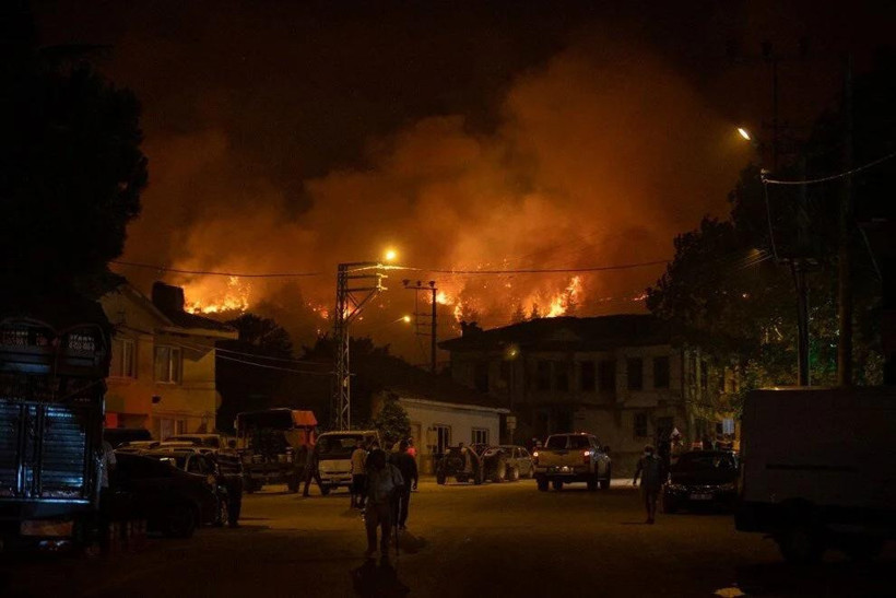Sakarya'daki yangın hızla büyüdü: İki mahalleye tahliye - Resim : 6