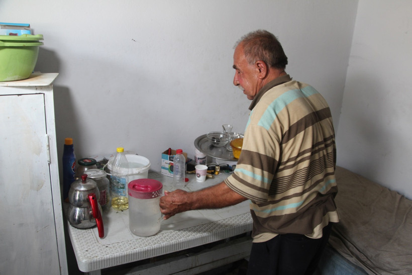 Aynı gün evini ve eşini kaybetti! 72 yaşındaki Mustafa Şamar, depodan bozma evde yaşıyor! - Resim : 2