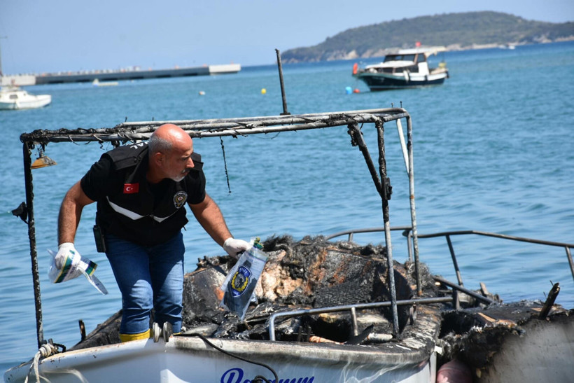 İzmir'de liman alevlere teslim oldu! Tekneler battı - Resim : 2
