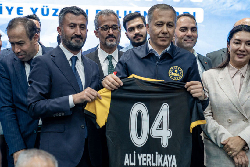 Bakan Ali Yerlikaya'dan dikkat çeken açıklama! "Demokrasi sokakta değil, sandıkta güçlenir" - Resim : 2