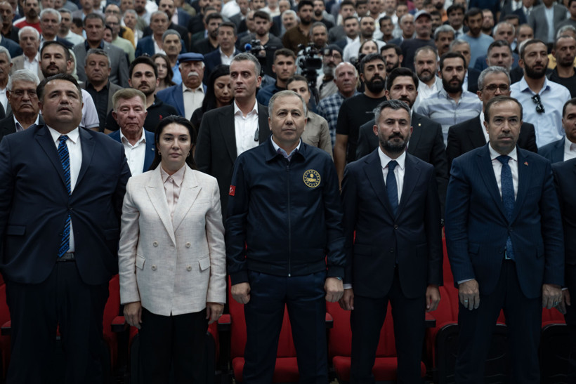 Bakan Ali Yerlikaya'dan dikkat çeken açıklama! "Demokrasi sokakta değil, sandıkta güçlenir"