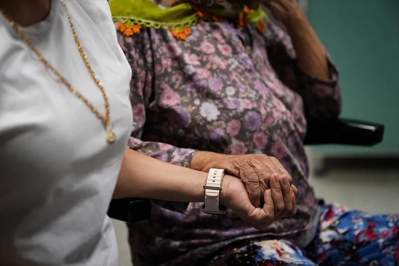 İzmir'de yürekleri ısıtan olay: Gelininin fedakarlığıyla hayata tutundu