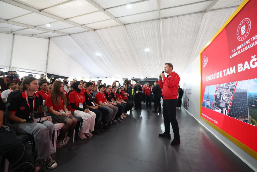 Bakan Bayraktar TEKNOFEST'te gençlerle buluştu: Türkiye nükleere sahip olmak zorunda