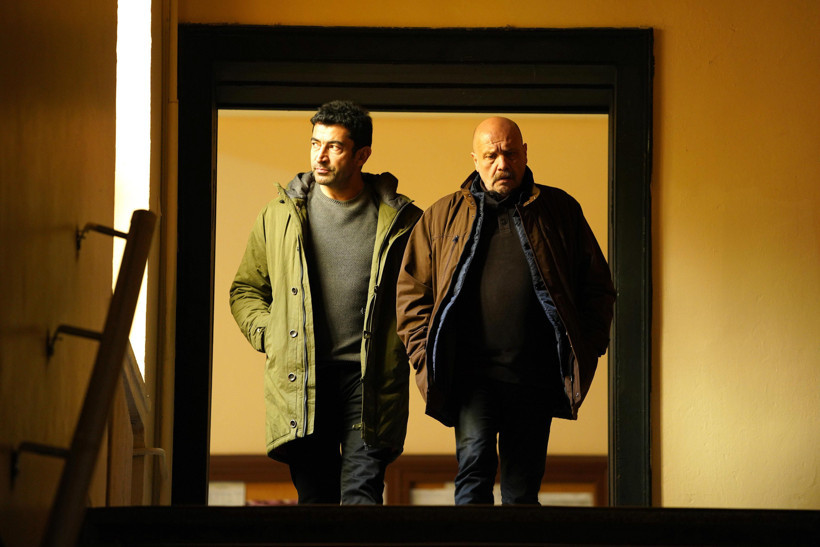 Kenan İmirzalıoğlu'nun yeni dizisinden ilk kareler paylaşıldı! - Resim : 2