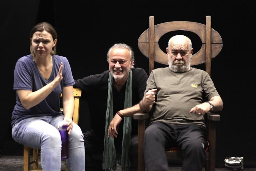 Usta oyuncu Köksal Engür Tiyatro sahnelerine dönüyor!