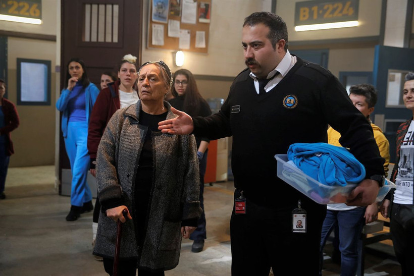 Avlu dizisine bomba transfer! Hangi usta oyuncu kadroya katıldı? - Resim : 2