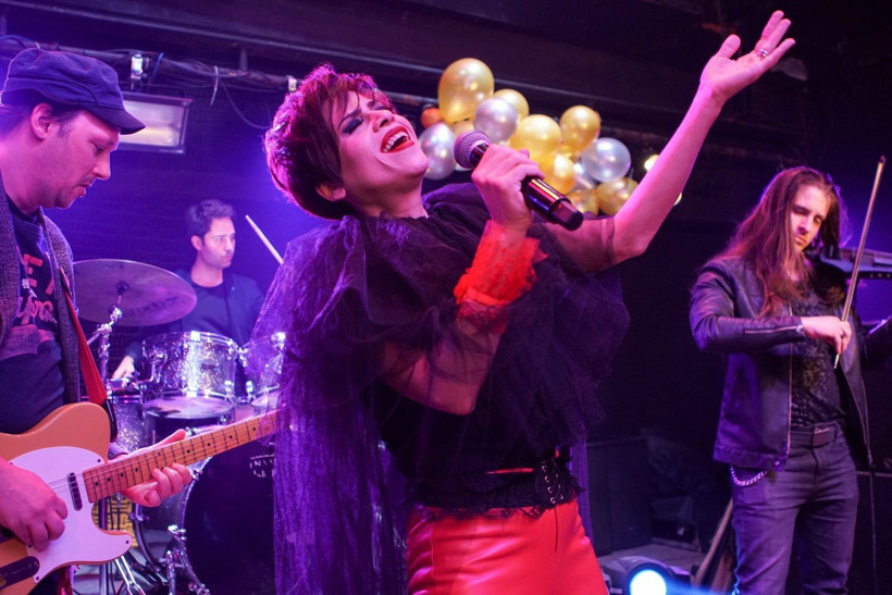 Aydilge, Elimi Bırakma dizisine konuk oldu