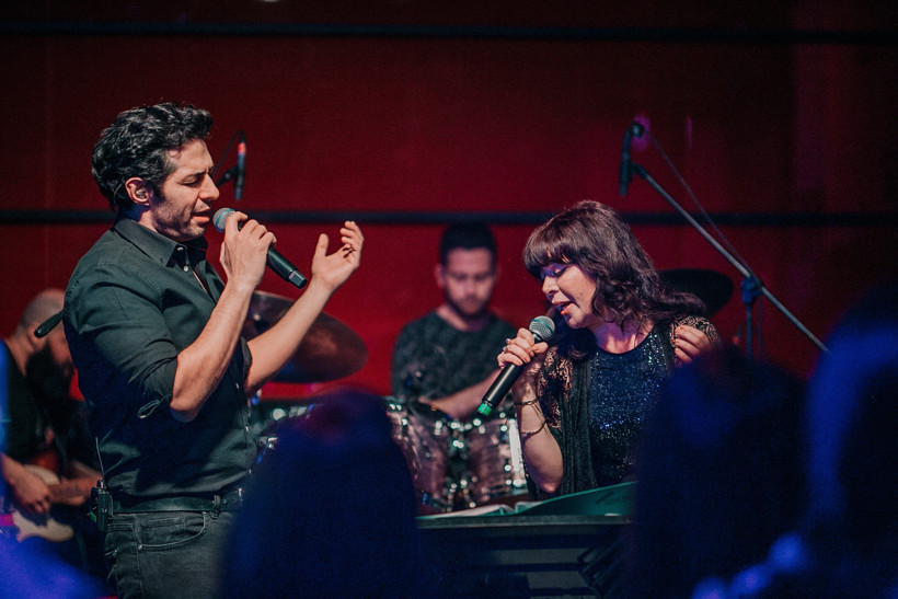 Özge Fışkın ve Mert Fırat'tan keyifli gece - Resim : 2