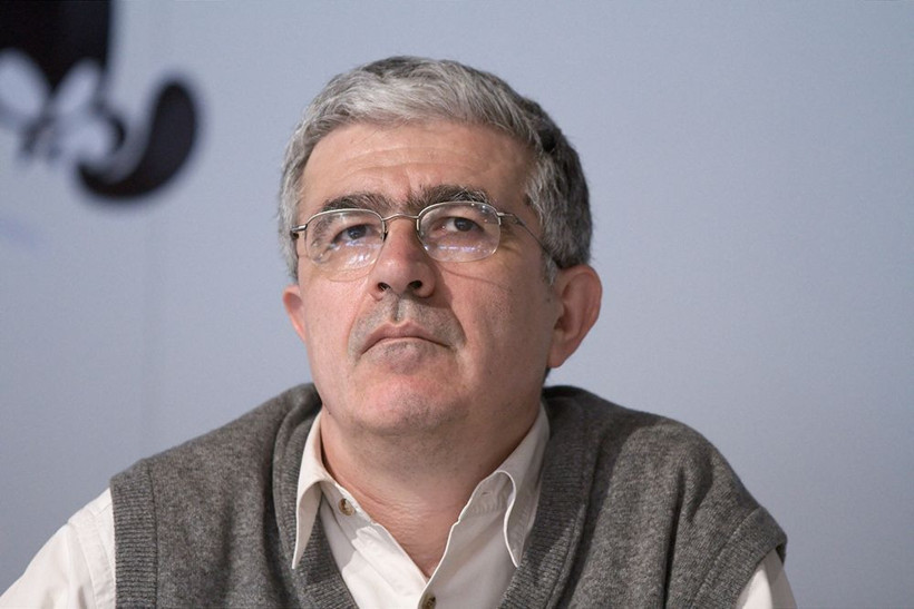 Bir köşe yazarı daha Cumhuriyet'ten ayrıldı!