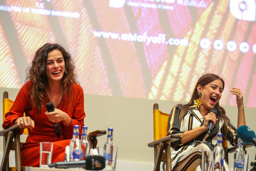 Hazal Kaya'ya büyük sürpriz! Gözyaşlarını tutamadı - Resim : 5