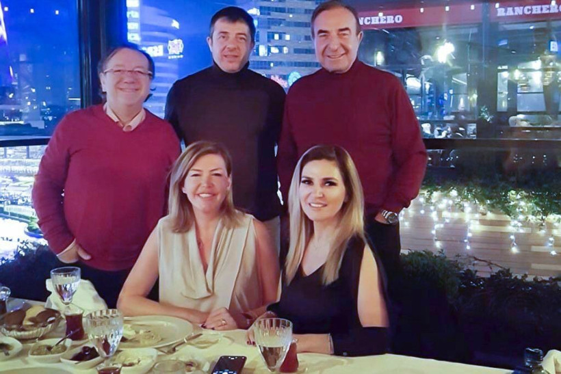 Müge Ulusoy'a dostlarından sürpriz doğum günü kutlaması