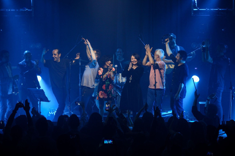 Cem Yılmaz davul çaldı, Özkan Uğur söyledi!