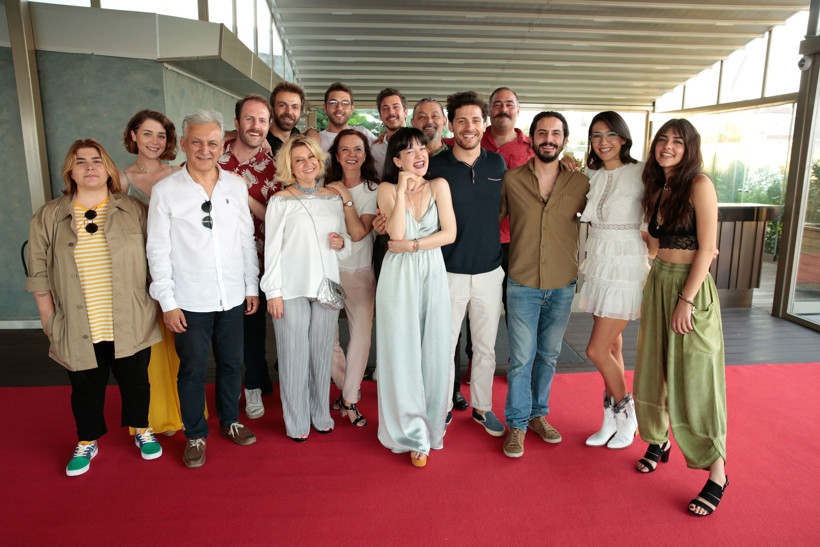 'Her Yerde Sen' ekibi ilk bölümü birlikte izledi!