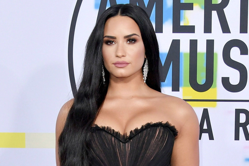 Ünlü şarkıcı Demi Lovato hastaneye kaldırıldı