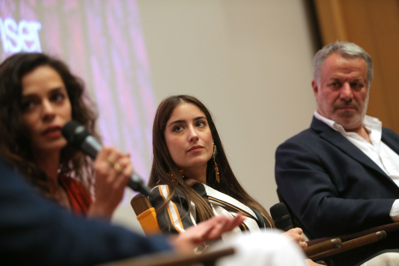 Hazal Kaya'ya büyük sürpriz! Gözyaşlarını tutamadı