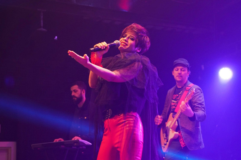 Aydilge, Elimi Bırakma dizisine konuk oldu - Resim : 2