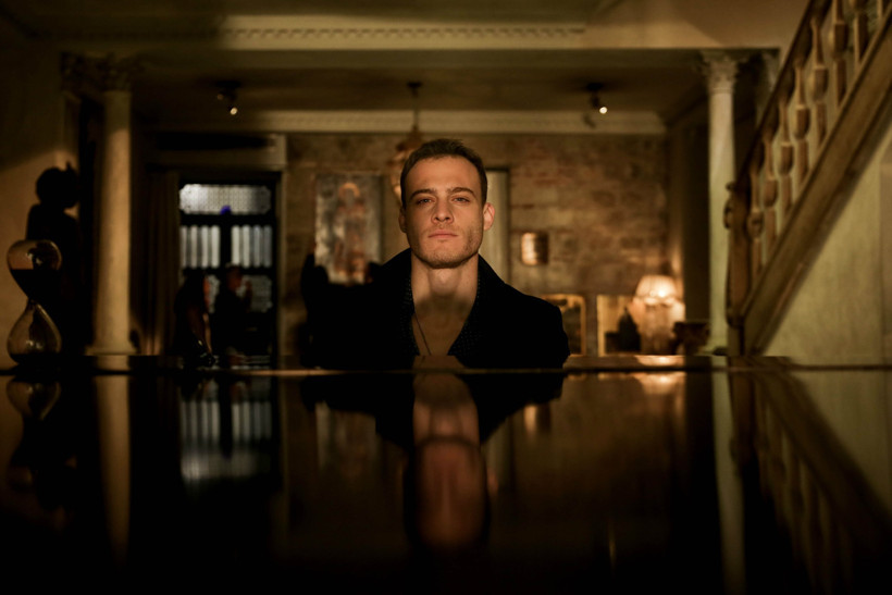 Kerem Bürsin, Yaşamayanlar setinde kimi ısırmak istedi?