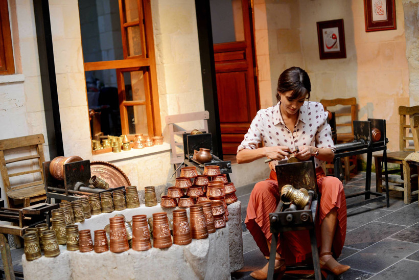 Nehir Erdoğan, 'Benim Adım Melek' için bakır işçiliği öğrendi