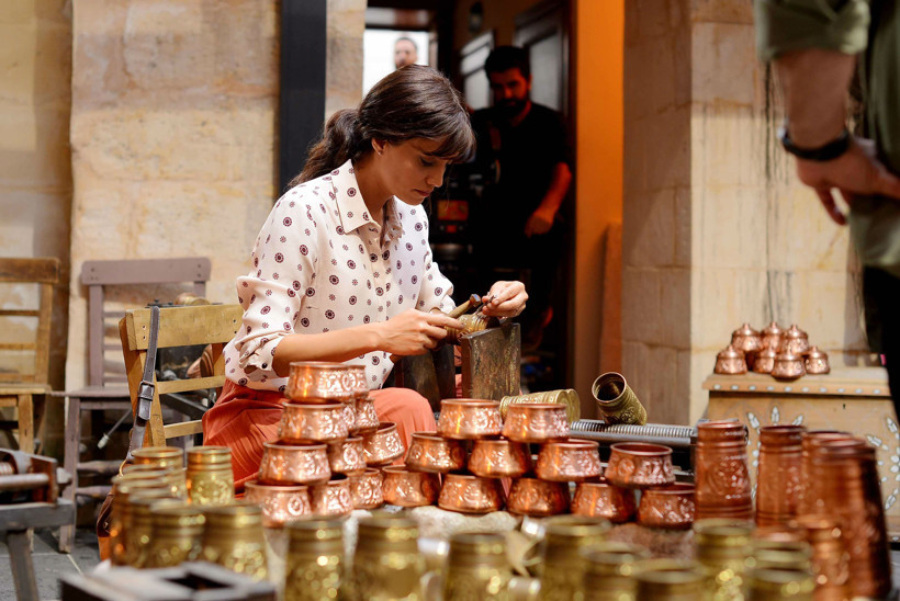 Nehir Erdoğan, 'Benim Adım Melek' için bakır işçiliği öğrendi - Resim : 2