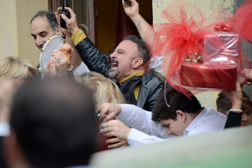 Cinayet Süsü'nde düğün tadında baskın! - Resim : 2
