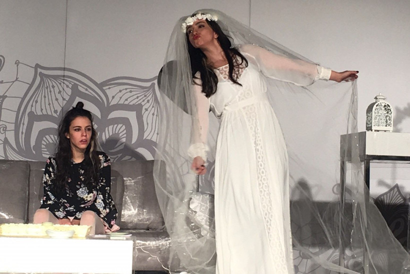 Ünlü şarkıcıdan tiyatro sürprizi - Resim : 2