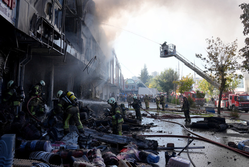 İSTOÇ'ta iş yeri yangını! Alevler diğer iş yerlerine de sıçradı - Resim : 3