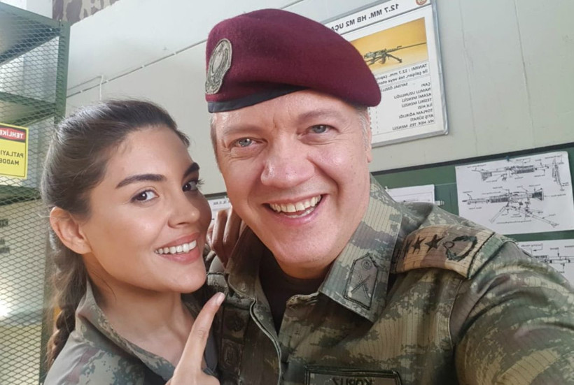 Murat Serezli'ye Savaşçı setinde sürpriz kutlama!